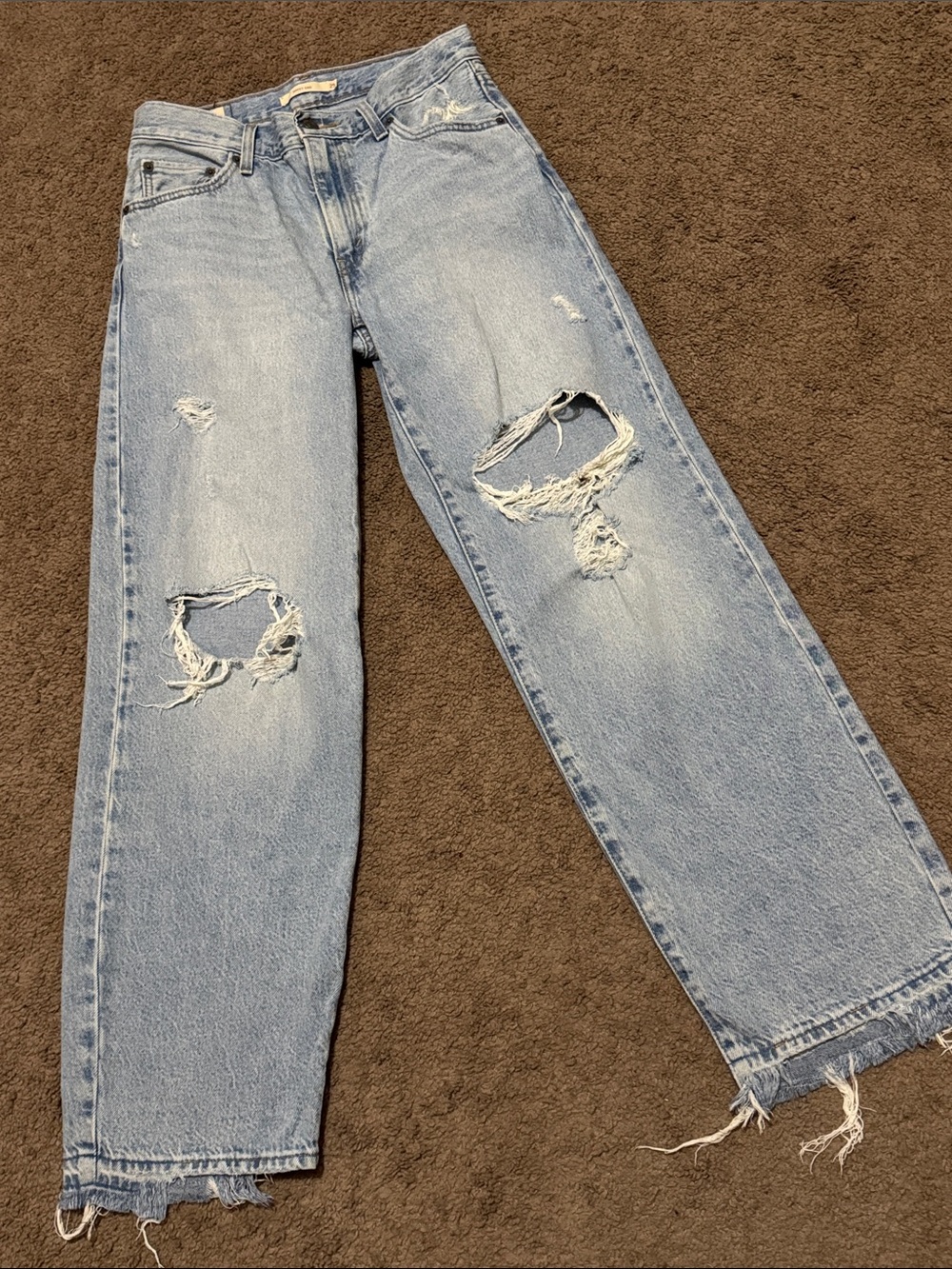 Levi’s Baggy Dad Jean-Sz 25-Light Wash-Distressed Knees-Frayed Hem-79 Cotton